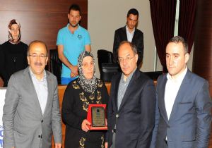 Gözyaşlarını tutamadılar